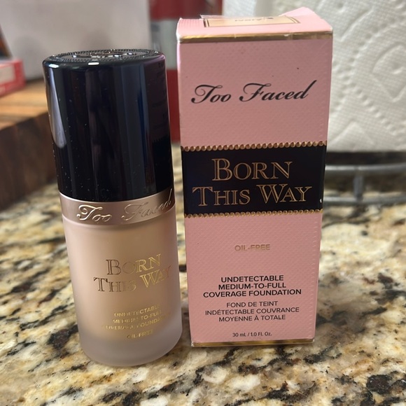 🌙💕Too Faced Ivory Born This Way Undetectable Foundation - Picture 1 of 10